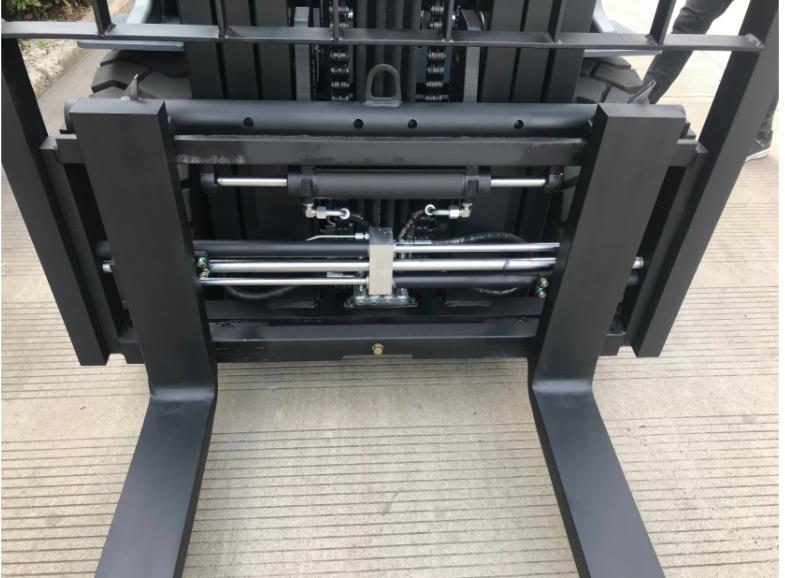 1669802385878415.jpg Forklift Side Shifter Attachments.jpg